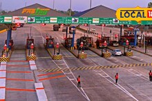 Mumbai Pune Expressway : तीन दिवस मुंबई-पुणे एक्सप्रेसवेवर टोल माफी; पण प्रवासापूर्वी 'हे' डॉक्युमेंट तयार ठेवा