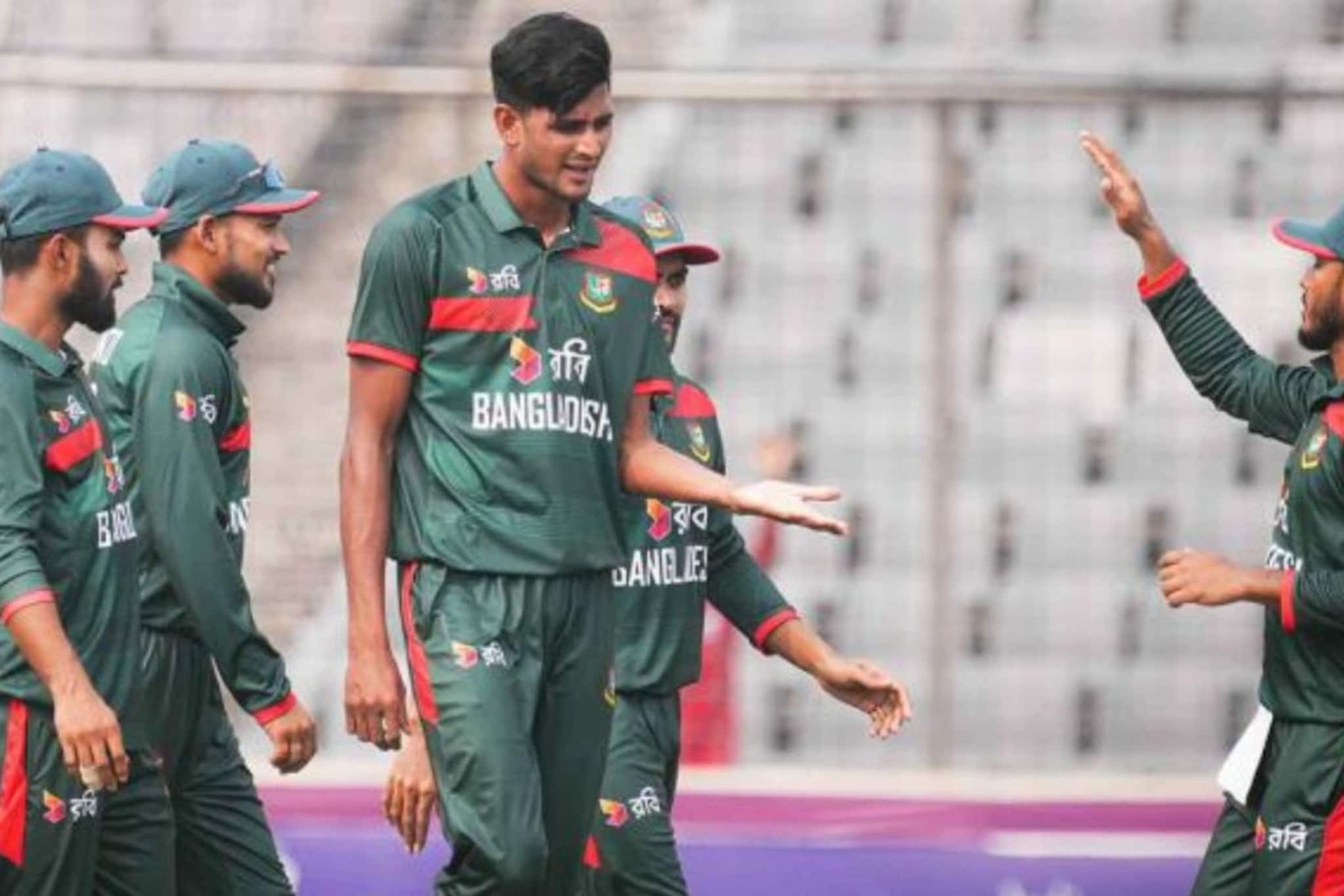 PAK vs BAN : W,W,W,W,W...23 वर्षांच्या पोरानं पाकिस्तानला रडवलं, पत्यासारखा डाव कोसळला, VIDEO