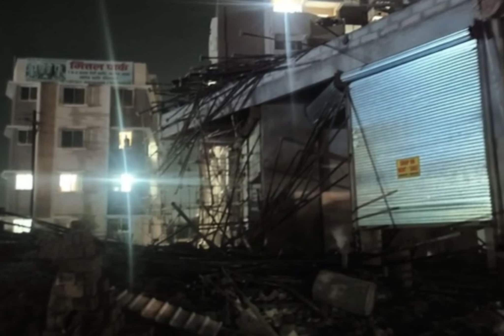 नाशिकमध्ये मोठी दुर्घटना, नव्या इमारतीचा स्लॅब कोसळला; घटनास्थळाचा पहिला VIDEO