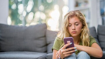 Background मध्ये चालू असलेले Apps खरंच बॅटरी खातात का? याचं सत्य जाणून धक्का बसेल