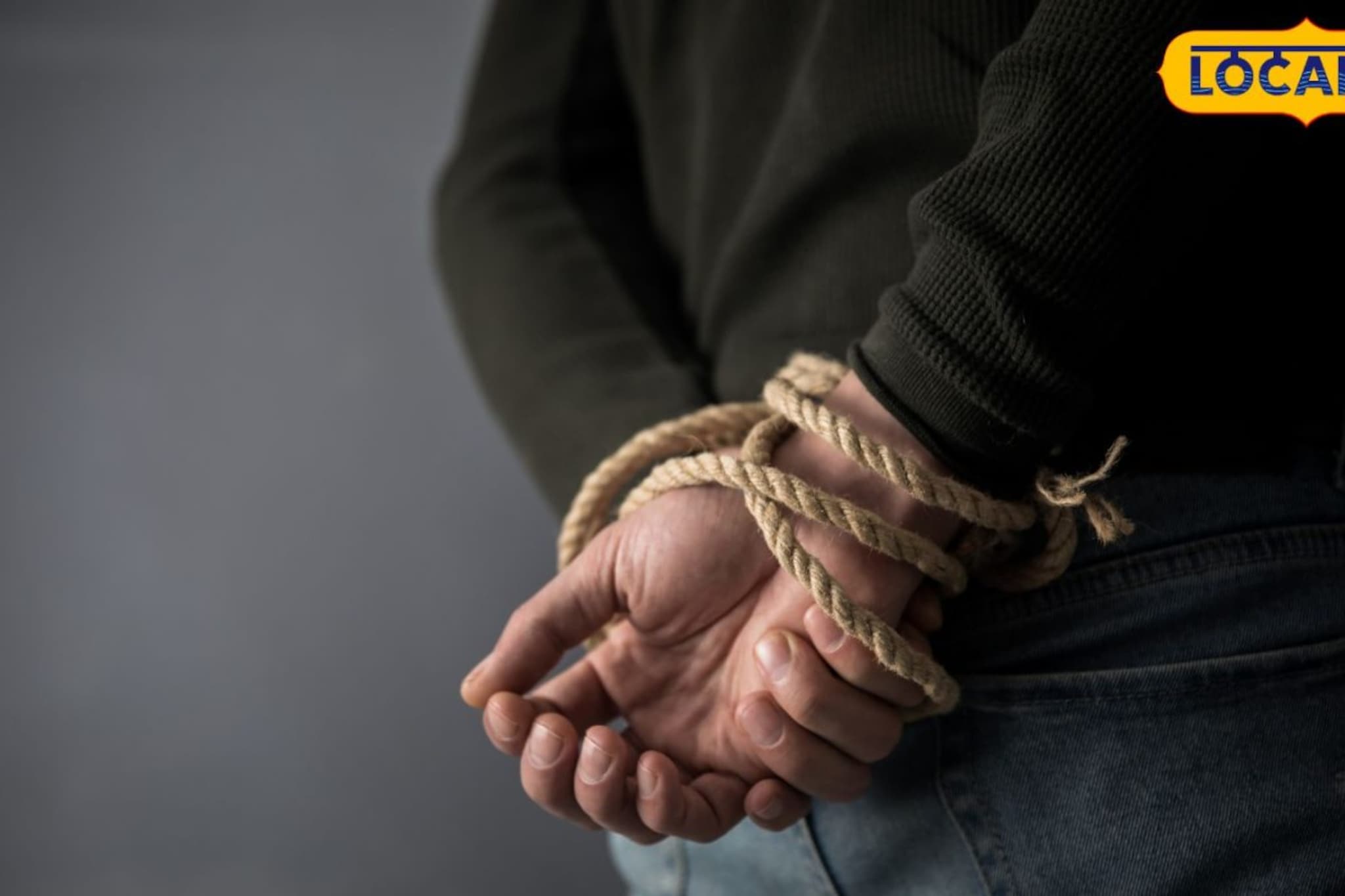 18 वर्षीय मुलाचं अपहरण; पोलीस समोर दिसताच शेतात घातली कार अन्.. पुण्यातील थरार