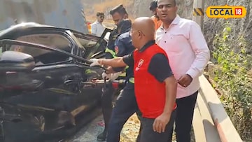 ब्रेक फेल झालेला कंटेनर 'इनोव्हा'वर उलटला; तिघांचा जागीच मृत्यू, मुंबई-पुणे एक्सप्रेसवेवरील भीषण अपघाताचे थरकाप उडवणारे PHOTOS