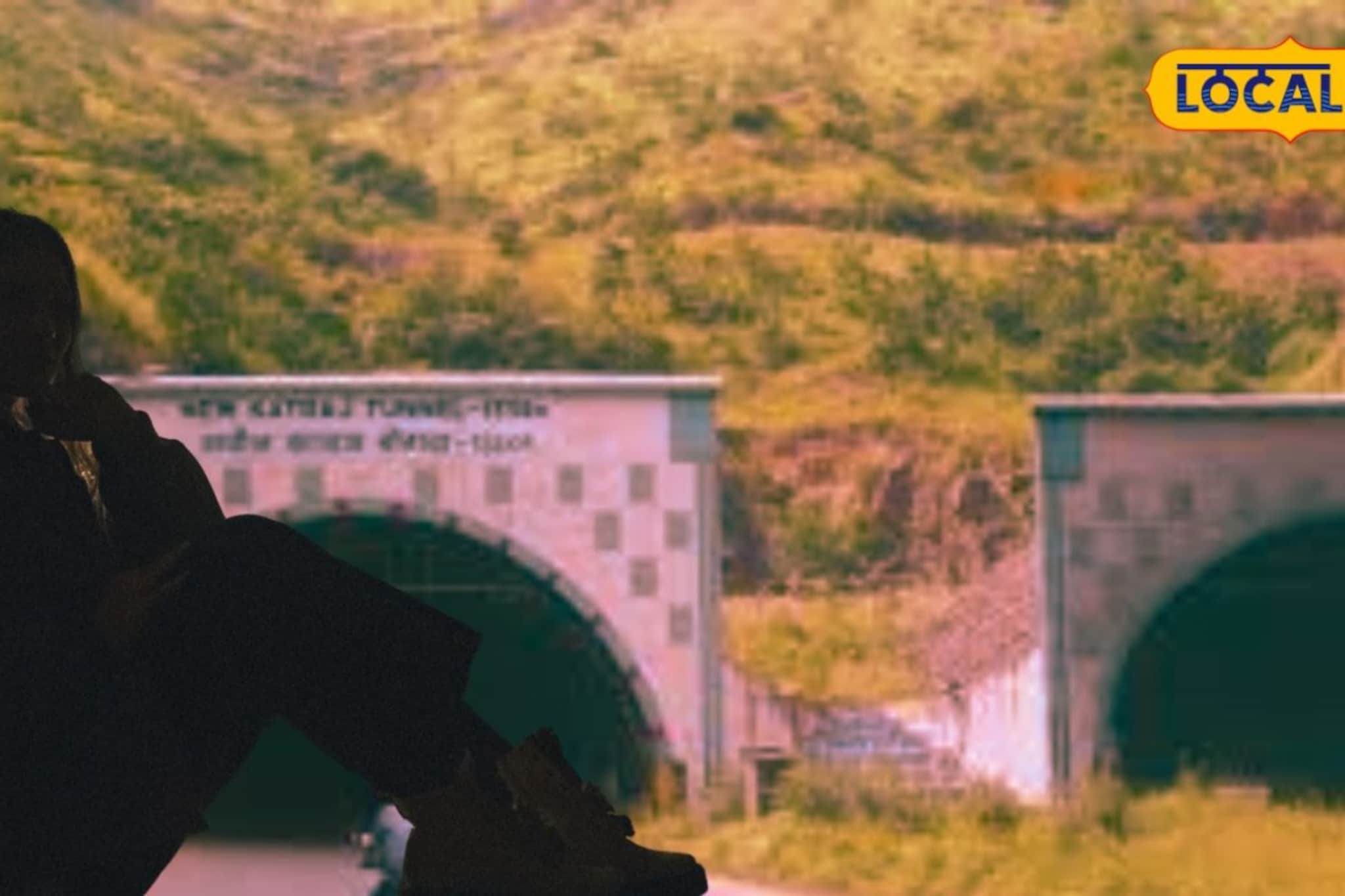 मुंबई-पुणे हायवेवरील कात्रज बोगद्याजवळ उंच कड्यावर महिलेचं धक्कादायक कृत्य, पोलीस आले अन् तो थरार 