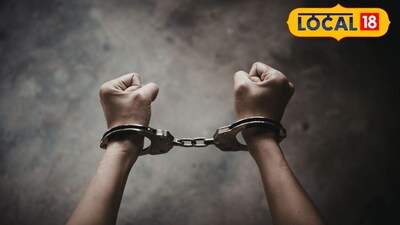 पोलिसांनी तिघांना बेड्या ठोकल्या (प्रतिकात्मक फोटो)