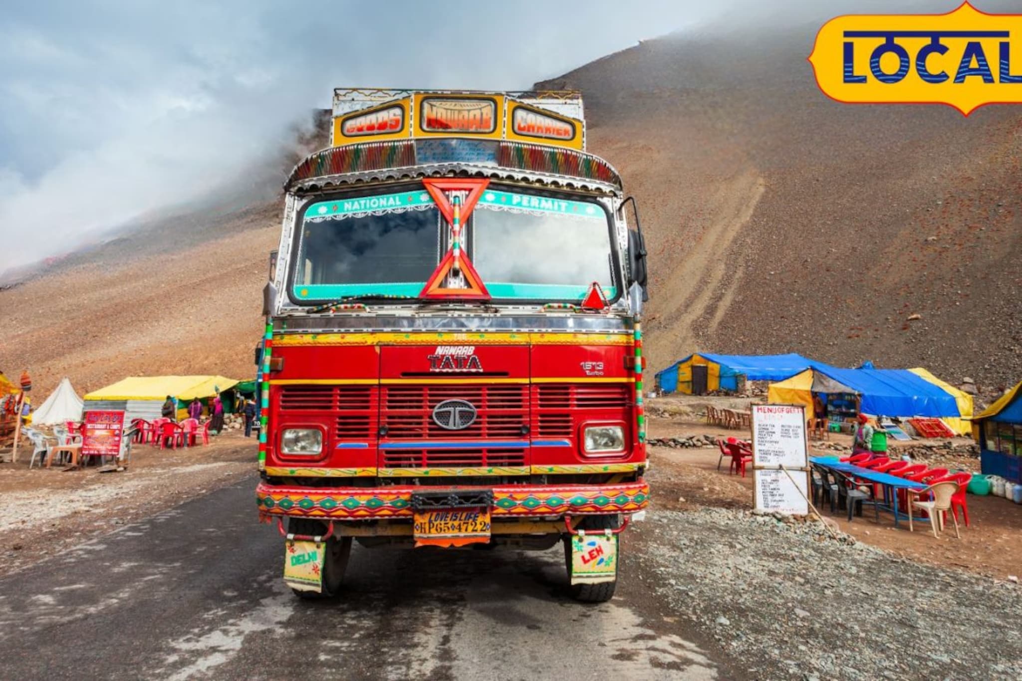 रात्री ढाब्यासमोरील ट्रकखाली झोपला तरुण; पहाटे डोळे उघडण्याआधीच मृत्यूनं गाठलं