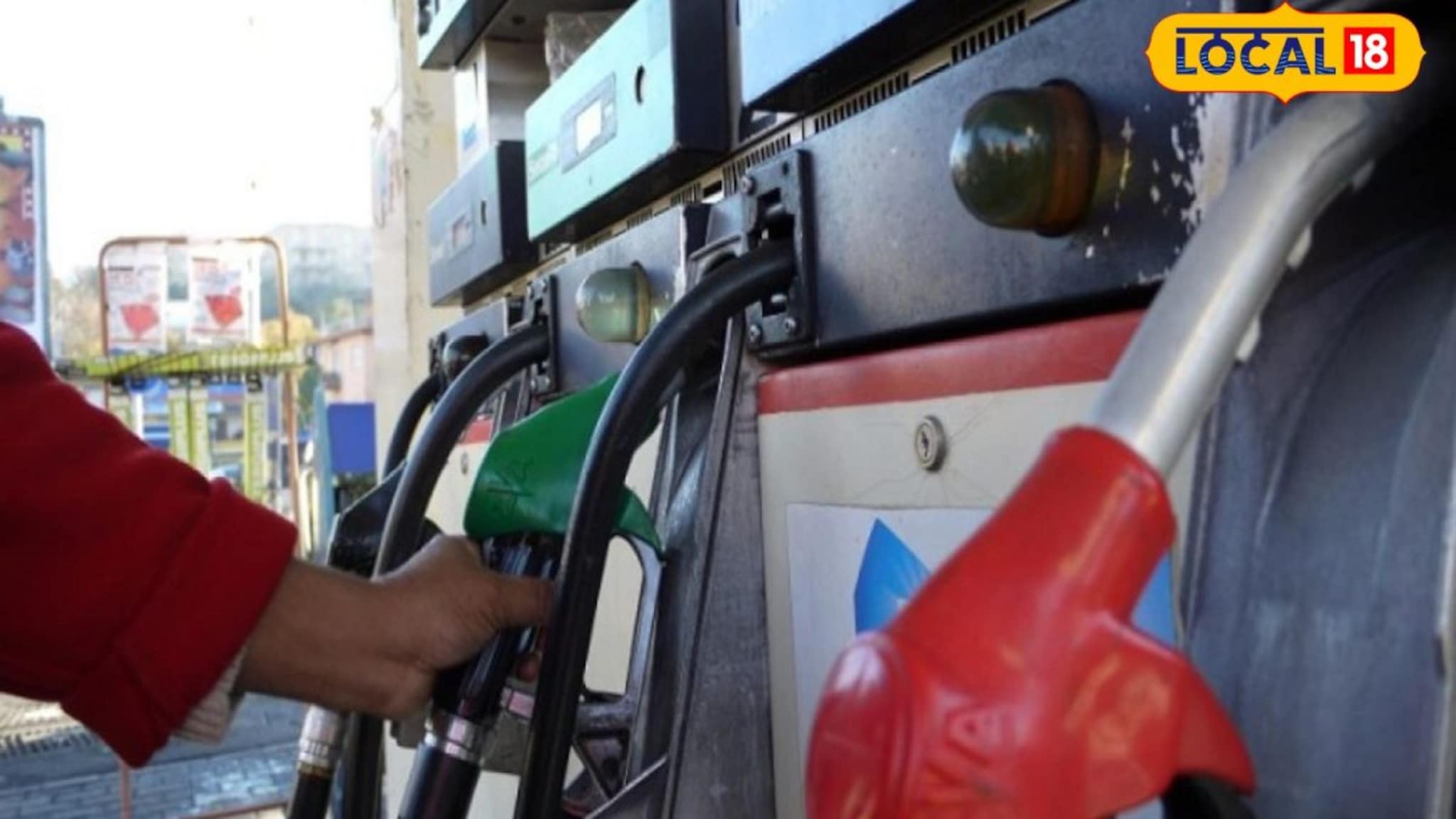 एका रूपयासाठी पेट्रोल पंपावरील कर्मचाऱ्यांना लोखंडी गजाने मारलं, लोणावळ्यात पर्यटकांकडून मोठा राडा