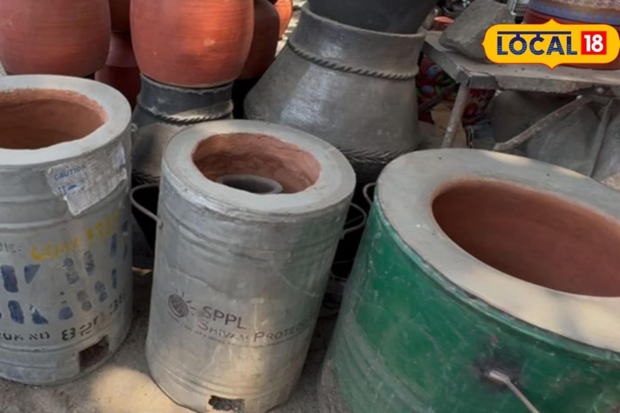 आता पर्याय नाही! सिलेंडर मिळेना, पुण्यात 1500 रुपयांची मिनी भट्टी 3500 ला! Video आता पर्याय नाही! सिलेंडर मिळेना, पुण्यात 1500 रुपयांची मिनी भट्टी 3500 ला! Video