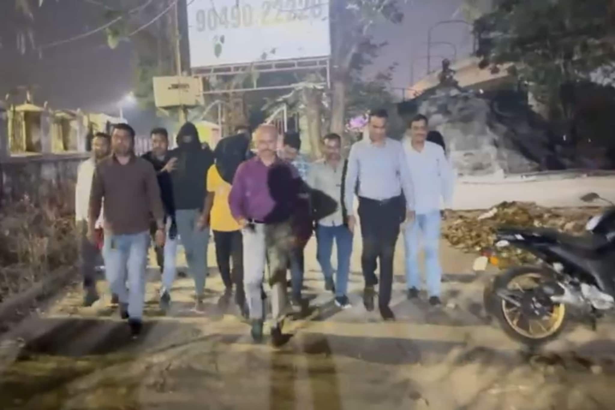 दुचाकीवरून आले, तरुणाला घातल्या गोळ्या, पुण्यात जुन्या वादातून भयंकर प्रकार