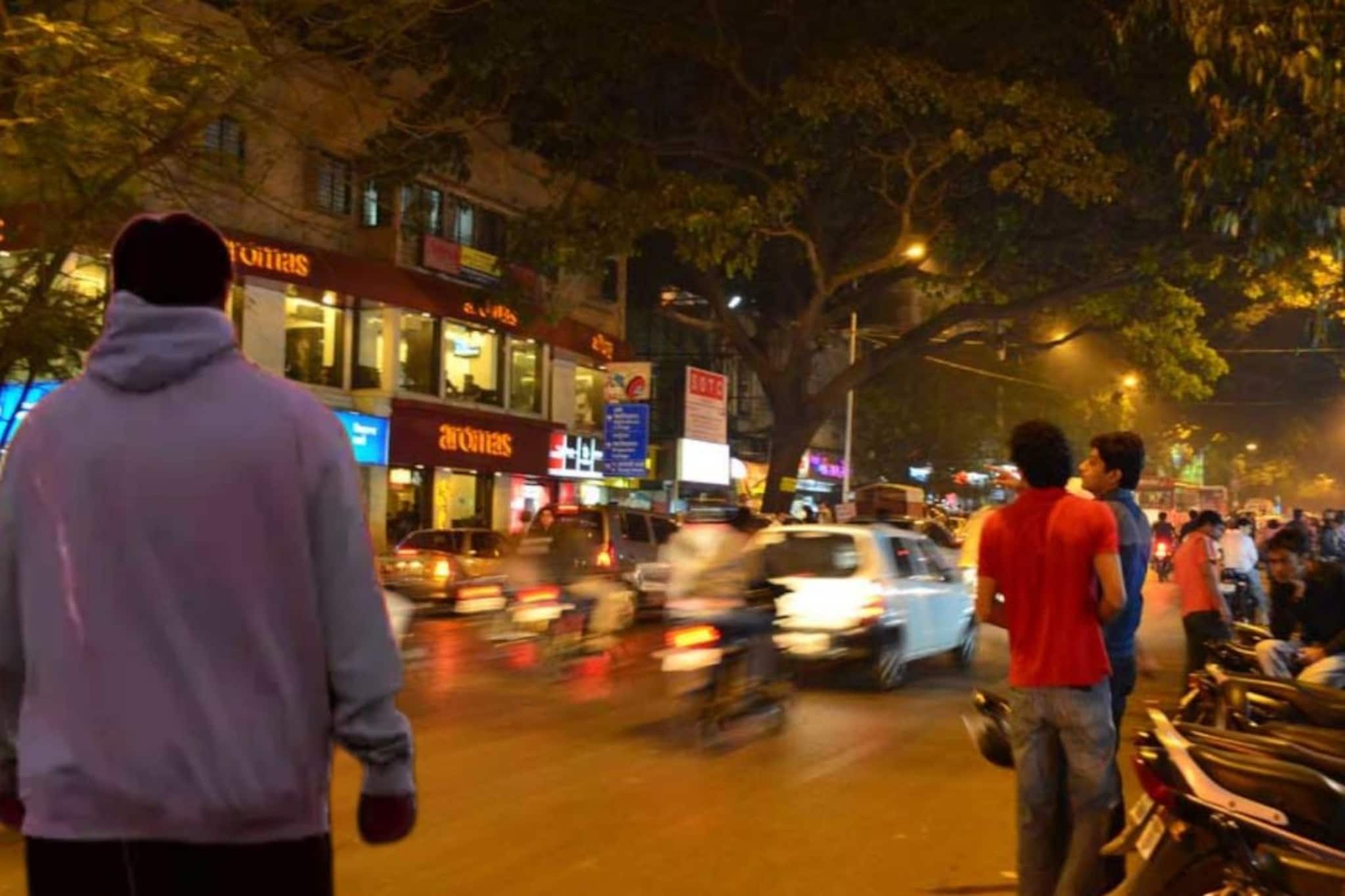 पुण्याच्या FC रोडवर रक्तरंजित थरार, मुंबईच्या आदित्यनं उचललं टोकाचं पाऊल, भरगर्दीत घडला भयंकर प्रकार! पुण्याच्या FC रोडवर रक्तरंजित थरार, मुंबईच्या आदित्यनं उचललं टोकाचं पाऊल, भरगर्दीत घडला भयंकर प्रकार!