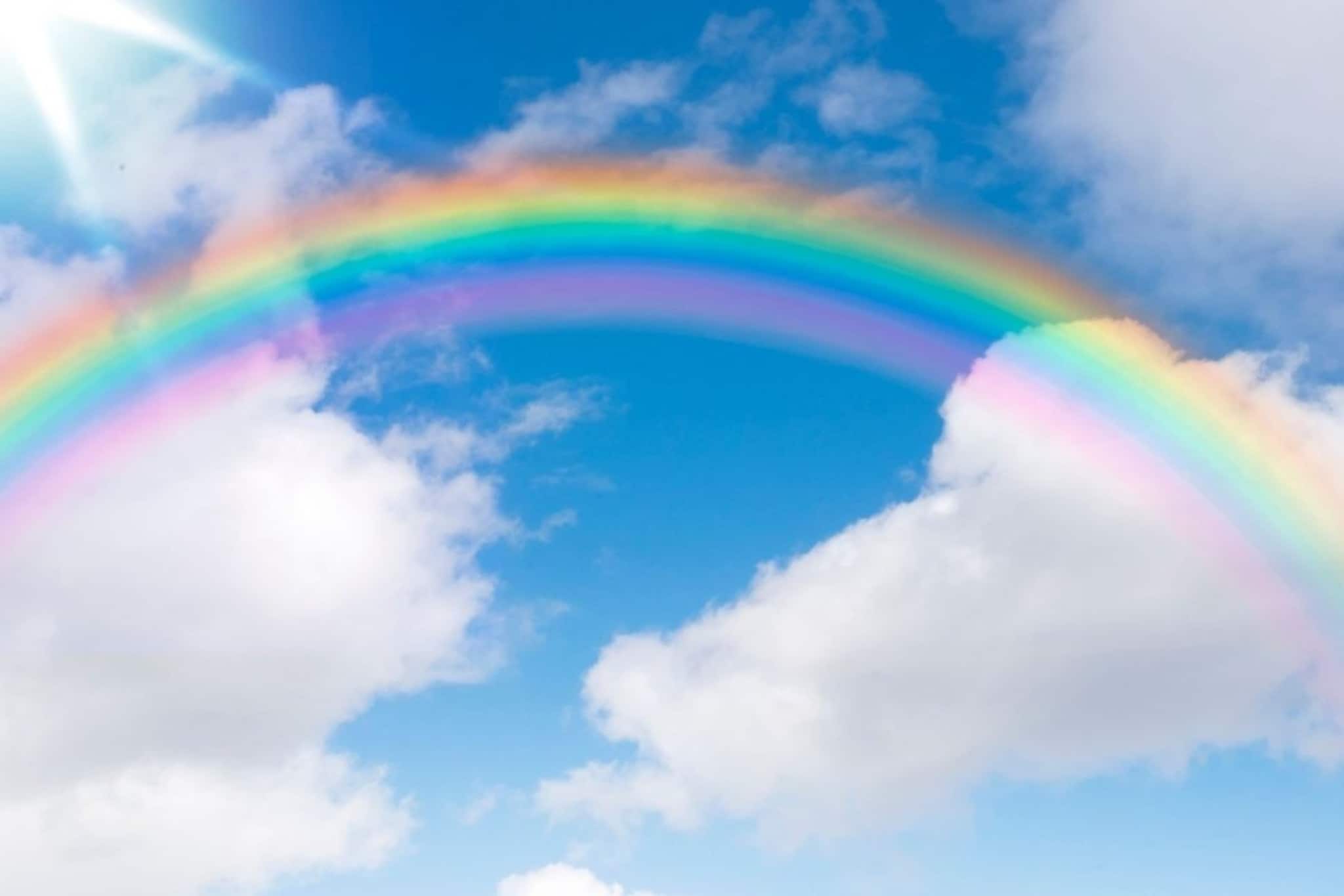 इंद्रधनुष्याचा आकार नेहमी अर्धवर्तुळ का असतो? तो चौकोन किंवा त्रिकोणी का नसतो?