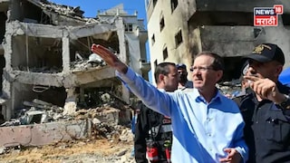 इराणच्या हल्ल्यात तेल अविवमध्ये झालेल्या नुकसानीची पाहणी करताना इस्रायलचे राष्ट्राध्यक्ष