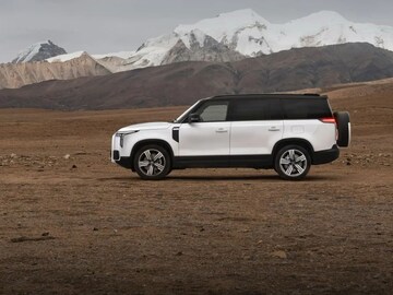 फॉर्च्युनर आता विकून टाका! एकदा टँक फुल केलं की 1226 किमी कुठेही फिरा, येतेय धाकड SUV 