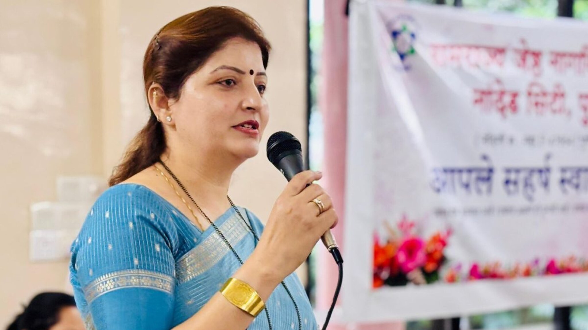 मुख्यमंत्र्यांचे तात्काळ राजीनामा देण्याचे आदेश, पण ट्वीटमध्ये चाकणकरांकडून वेगळाच मुद्दा, म्हणाल्या...