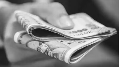 8व्या वेतन आयोगावर मोठी घोषणा: जानेवारी 2026 पासून नवा पगार, थकबाकीसह वाढीव सॅलरी