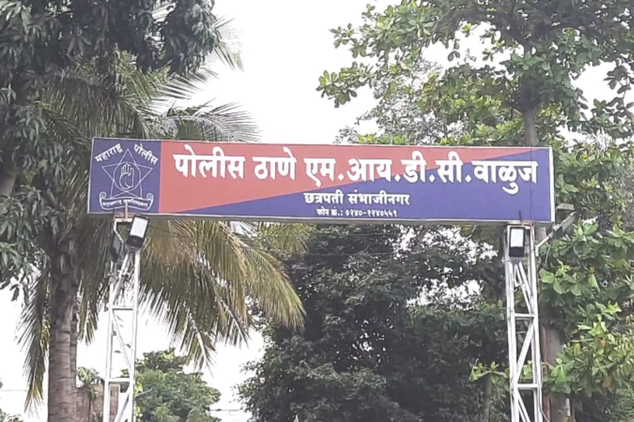 प्रेम, संबंध अन् धोका! तरुणी संतापली अन् बॉयफ्रेंडला शिकवला चांगलाच धडा, पोलिसांचीही थेट कारवाई प्रेम, संबंध अन् धोका! तरुणी संतापली अन् बॉयफ्रेंडला शिकवला चांगलाच धडा, पोलिसांचीही थेट कारवाई