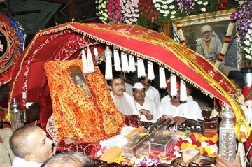 हायवेवर सुसाट जात होता अन् अचानक आठवले साईबाबा, मराठी अभिनेता पहिल्यांदा पोहोचला साई चरणी, PHOTO