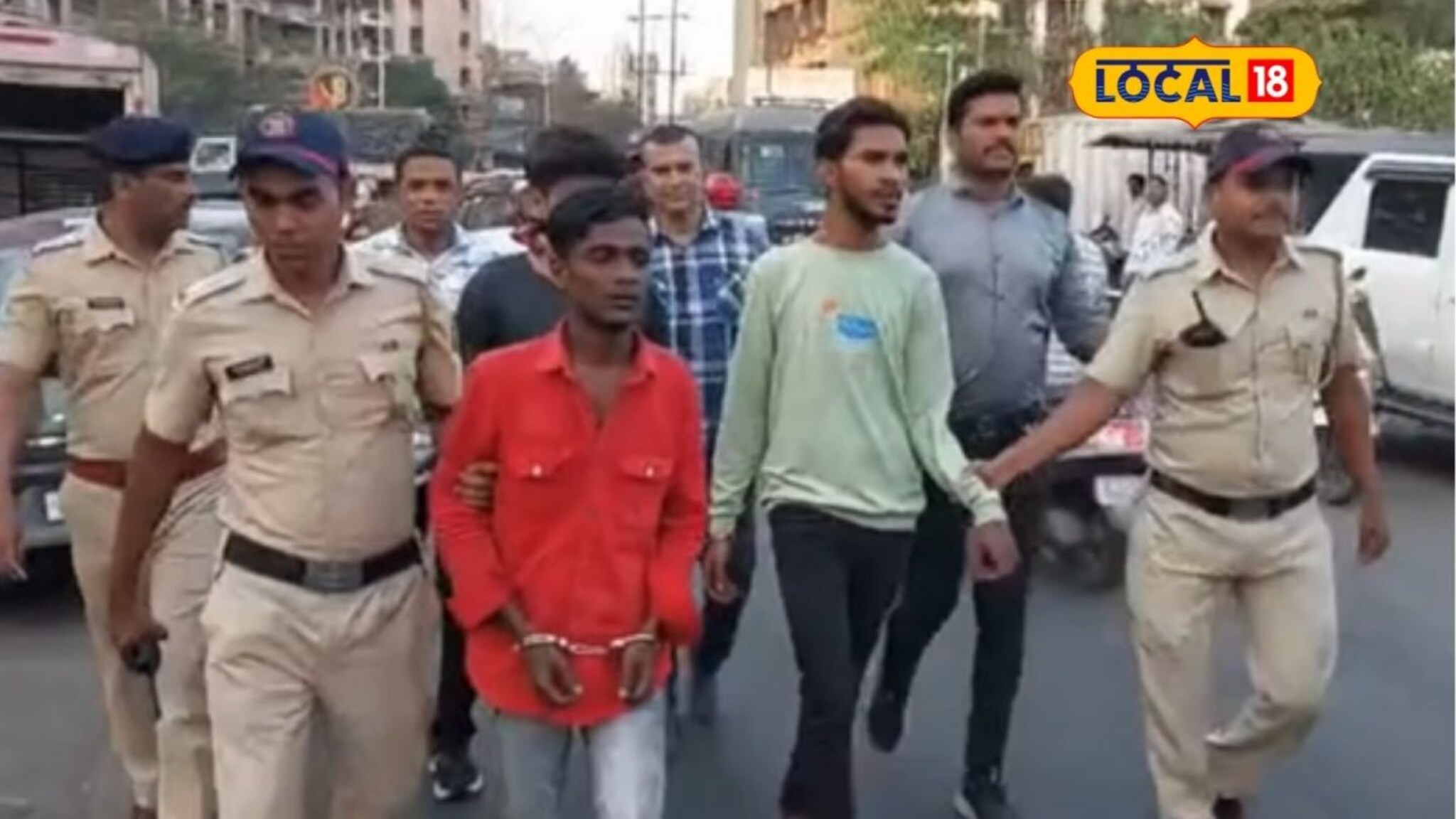 भाईचा बड्डे महागात! उल्हासनगरात तुरुंगाबाहेर फटाके फोडले, पोलिसांनी अशी घडवली अद्दल