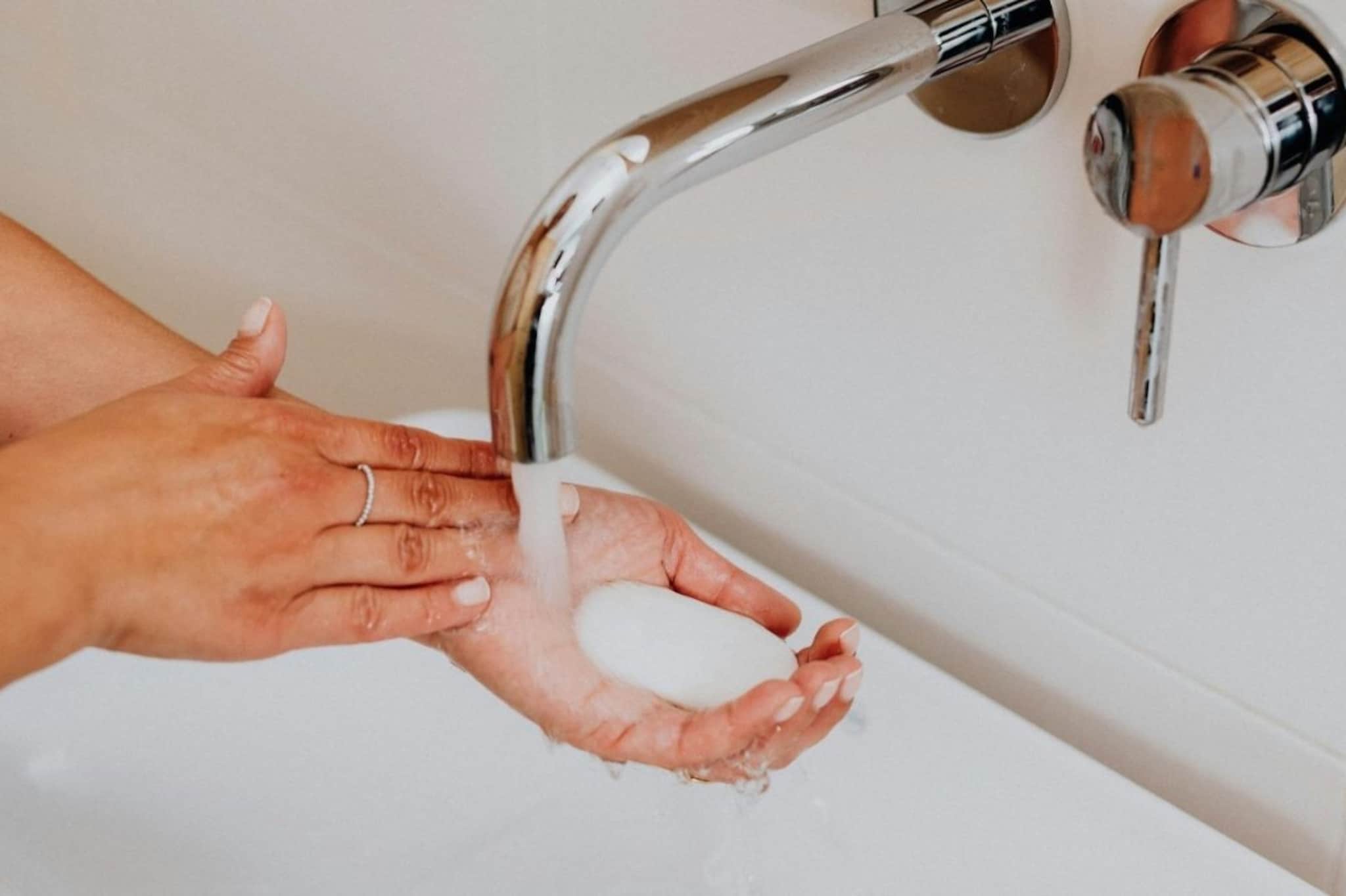 Soap : साबण संपला की छोटे तुकडे फेकू नका, 'हे' 5 जबरदस्त फायदे; घरातच करा असे 5 स्मार्ट उपयोग