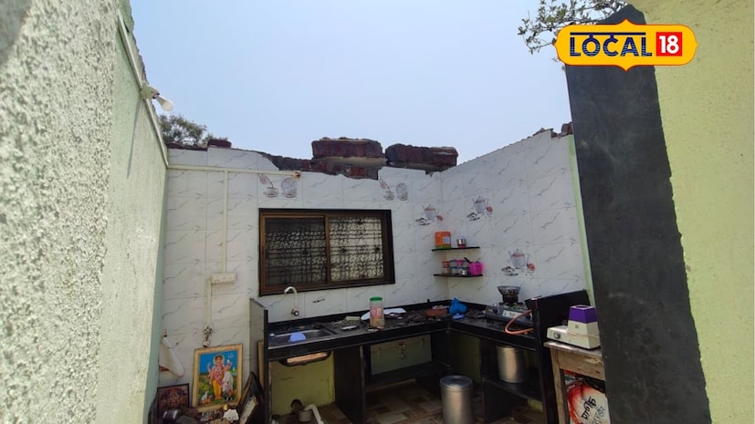 महाराष्ट्रावर ऐन उन्हाळ्यात अवकाळी संकट घोंघावत आहे. मार्चअखेर वादळी वाऱ्यांसह पाऊस आणि गारपिटीचा धोका वाढला. आता 1 एप्रिलला देखील जवळपास संपूर्ण महाराष्ट्राला अवकाळी पाऊस झोडपणार आहे. ताशी 30 ते 60 किमी वेगाने वारे वाहून पाऊस आणि गारपिटीचा इशारा हवामान विभागाने दिला आहे. पुढील 24 तासांसाठी 26 जिल्ह्यांना यलो तर 7 जिल्ह्यांना ऑरेंज अलर्ट असेल. महाराष्ट्रावर ऐन उन्हाळ्यात अवकाळी संकट घोंघावत आहे. मार्चअखेर वादळी वाऱ्यांसह पाऊस आणि गारपिटीचा धोका वाढला. आता 1 एप्रिलला देखील जवळपास संपूर्ण महाराष्ट्राला अवकाळी पाऊस झोडपणार आहे. ताशी 30 ते 60 किमी वेगाने वारे वाहून पाऊस आणि गारपिटीचा इशारा हवामान विभागाने दिला आहे. पुढील 24 तासांसाठी 26 जिल्ह्यांना यलो तर 7 जिल्ह्यांना ऑरेंज अलर्ट असेल.