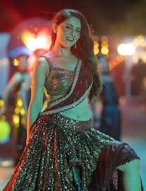 'अप्सरा' बनली 'मंजुळा'! मिस्ट्री-थ्रिलर सिनेमात सोनाली कुलकर्णीचे ठुमके, PHOTO 'अप्सरा' बनली 'मंजुळा'! मिस्ट्री-थ्रिलर सिनेमात सोनाली कुलकर्णीचे ठुमके, PHOTO