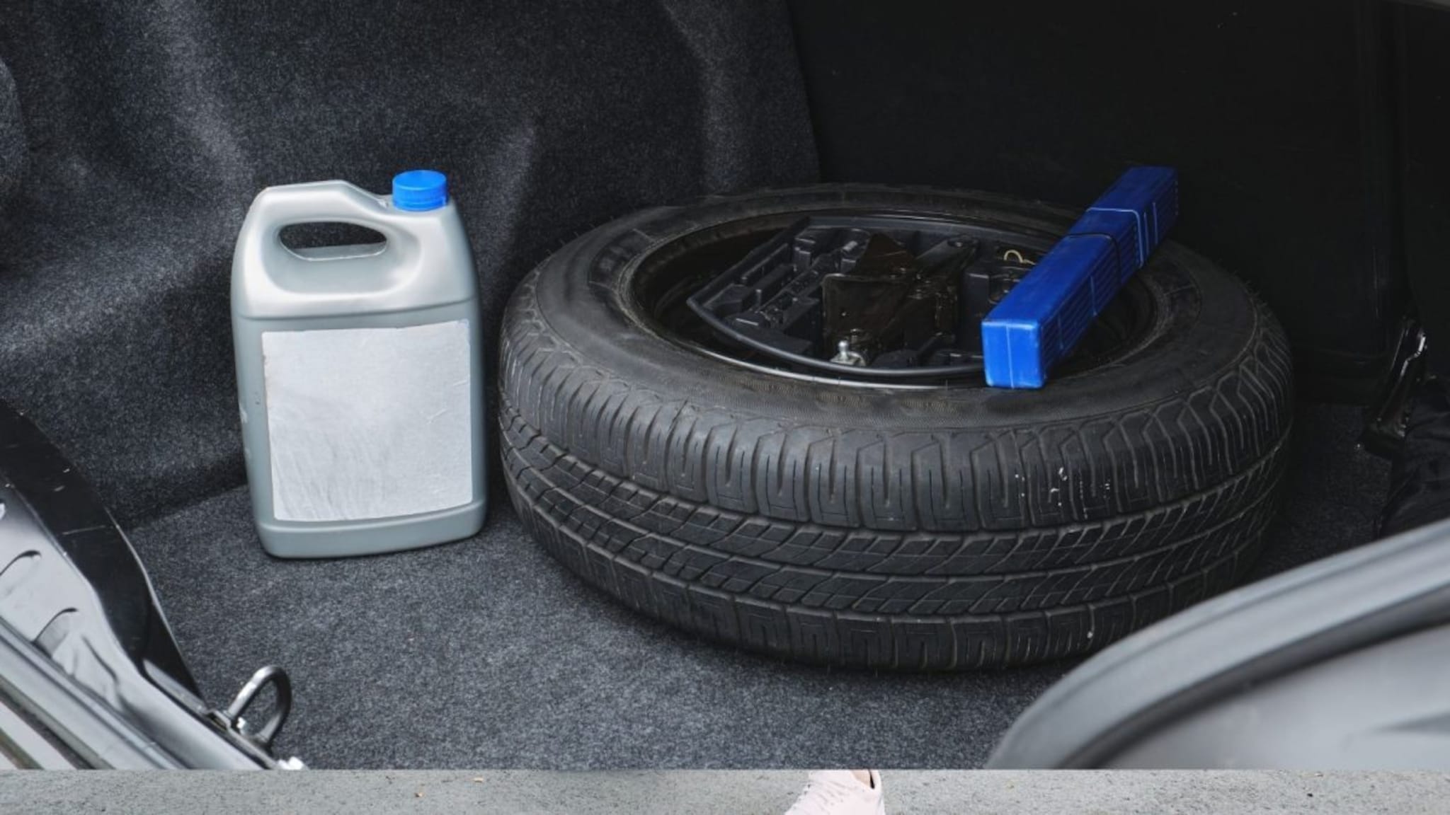 Knowledge : कारची 'स्टेपनी' इतर टायरपेक्षा लहान का असते? कंपन्यांची ही कंजूसी नाही, तर 'स्मार्ट इंजिनीअरिंग'