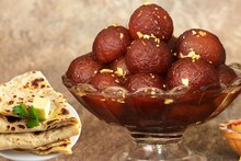 Unique Recipe : शिळ्या चपात्यांची अशी डिश तुम्ही खाल्ली नसेल, बनवता येतात टेस्टी गुलाबजाम! पाहा सोपी रेसिपी