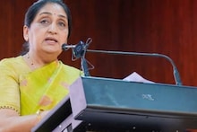 अखेर सुनेत्रा पवारांनी निर्णय घेतलाच! 'त्या' 'सुत्रधाराला' दाखवला बाहेरचा रस्ता, राष्ट्रवादीच्या गोटातला मोठा निर्णय