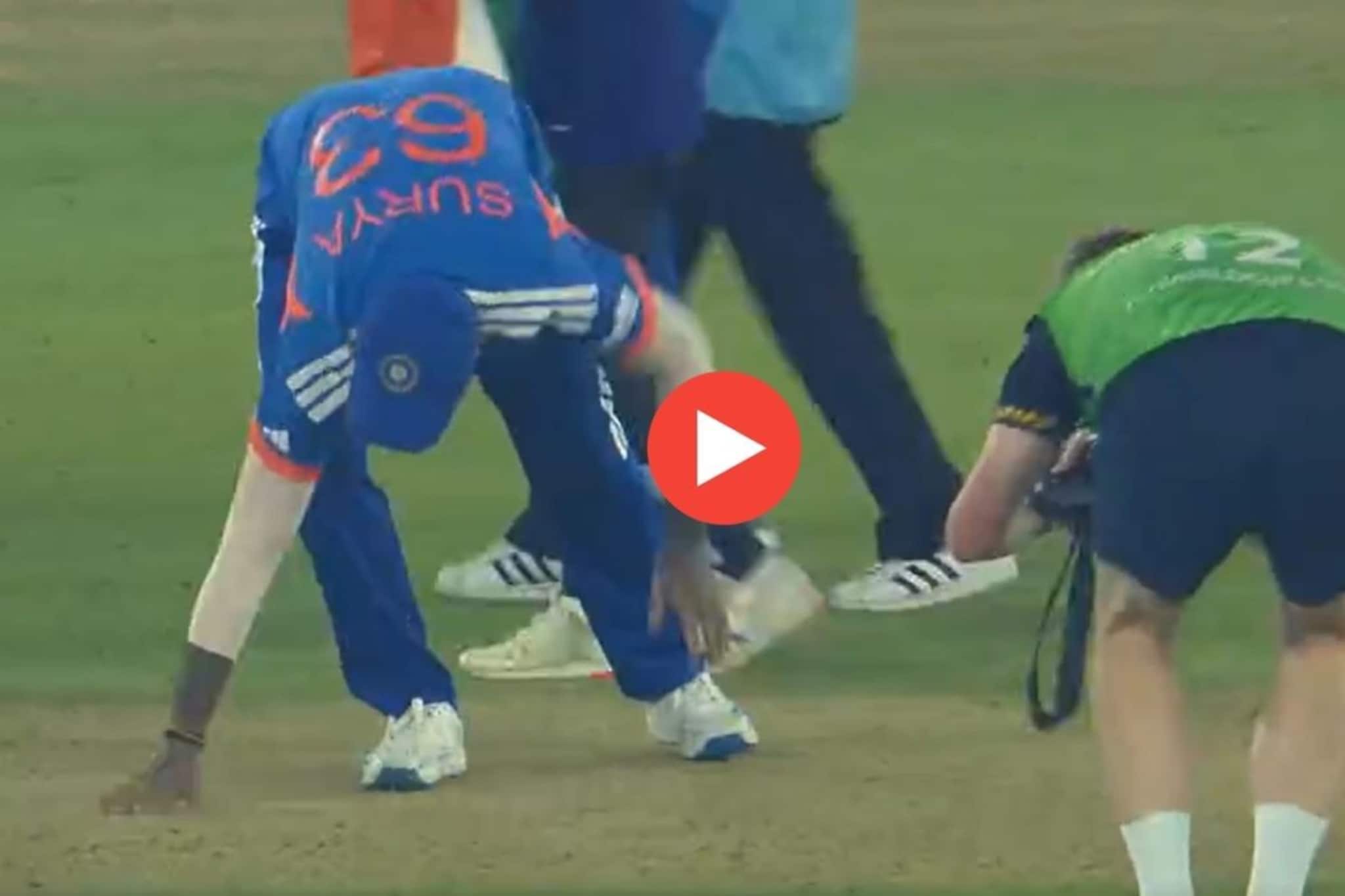 VIDEO : 1.32 लाख लोकं बघत होते, पण सूर्या अजिबात लाजला नाही, सर्वांसमोर झुकला आण