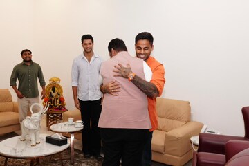 टीम इंडियाचे दोन वर्ल्ड चॅम्पियन वर्षावर, CM फडणवीसांनी केला स्पेशल सन्मान!