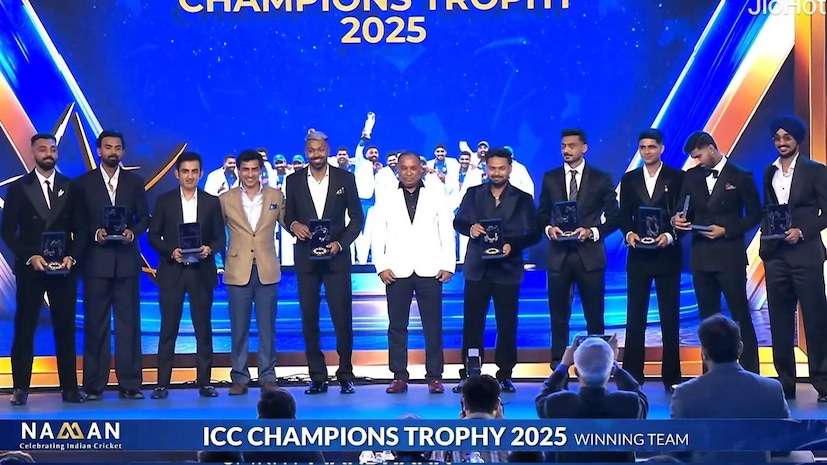 बीसीसीआयच्या नमन ॲवॉर्ड 2026चा सोहळा सूरू आहे. या सोहळ्यात वर्ल्ड चॅम्पियन टीम इंडियाचा टी20 संघ,महिलांचा वनडे चॅम्पियन संघ आणि अंडर 19 चॅम्पियन संघाचा गौरव करण्यात आला. या दरम्यान काही खेळाडूंना वैयक्तिक पुरस्कारही देण्यात आले. बीसीसीआयच्या नमन ॲवॉर्ड 2026चा सोहळा सूरू आहे. या सोहळ्यात वर्ल्ड चॅम्पियन टीम इंडियाचा टी20 संघ,महिलांचा वनडे चॅम्पियन संघ आणि अंडर 19 चॅम्पियन संघाचा गौरव करण्यात आला. या दरम्यान काही खेळाडूंना वैयक्तिक पुरस्कारही देण्यात आले.