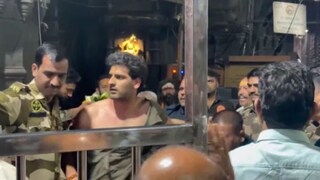 trimbakeshwar temple security guards beat up devotee from haryana trustees claim intoxication nashik news trimbakeshwar temple security guards beat up devotee from haryana trustees claim intoxication nashik news