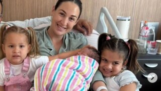 तिसऱ्यांदा बाप बनला तरी खूश नाही स्टार क्रिकेटर, म्हणतो 'टीम बनवण्यासाठी हवे आणखी 8...'