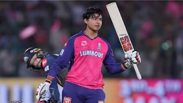 त्याला तत्काळ टीम इंडियात घ्या, वैभव सूर्यवंशीसाठी पाकिस्तानातून मागणी, दिग्गद खेळाडू काय म्हणाला? त्याला तत्काळ टीम इंडियात घ्या, वैभव सूर्यवंशीसाठी पाकिस्तानातून मागणी, दिग्गद खेळाडू काय म्हणाला?