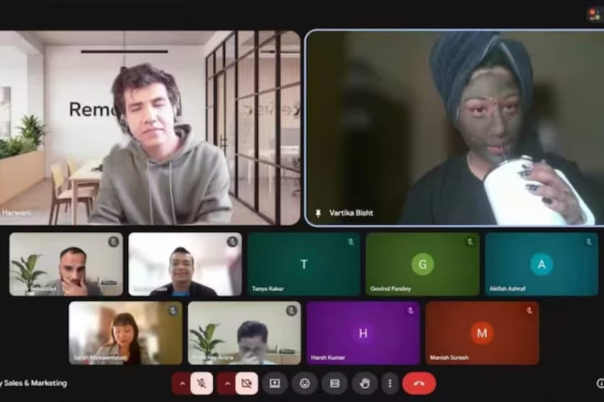 व्हर्च्युअल मीटिंगमध्ये 'भलतंच' घडलं, महिला कर्मचारीला पाहून 10 सेकंदाची शांतता; बॉसने जे केलं ते पाहून तुम्हीही थक्क व्हाल