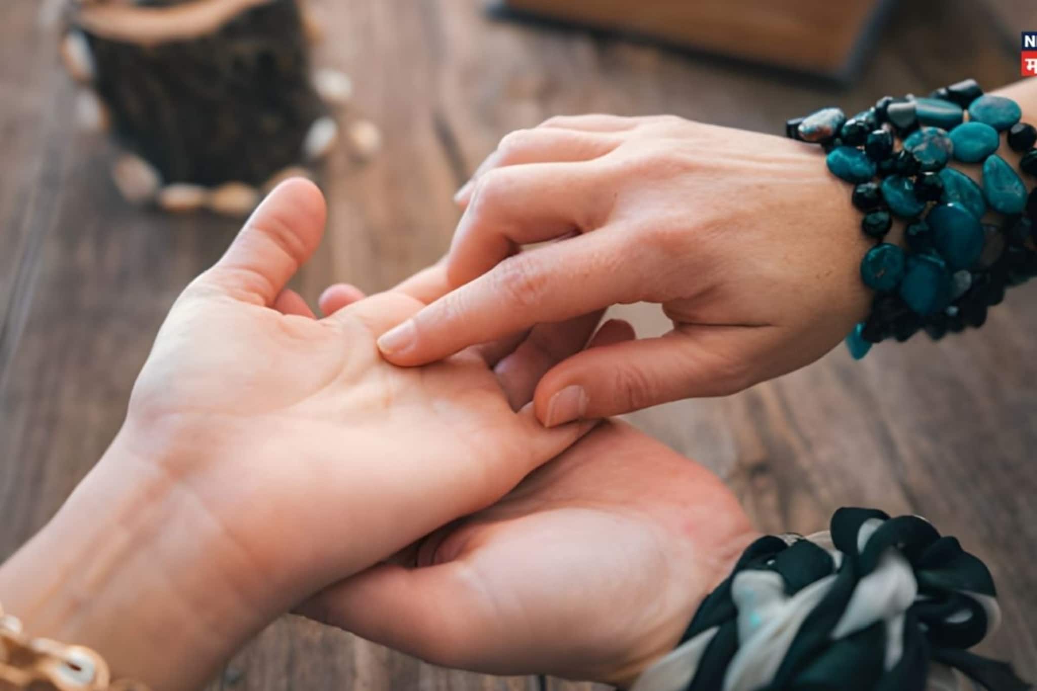 तळहातावरील 'हे' एक चिन्ह उघडतं कुबेराची तिजोरी, पस्तीशीनंतर करोडपती बनतो व्यक्ती