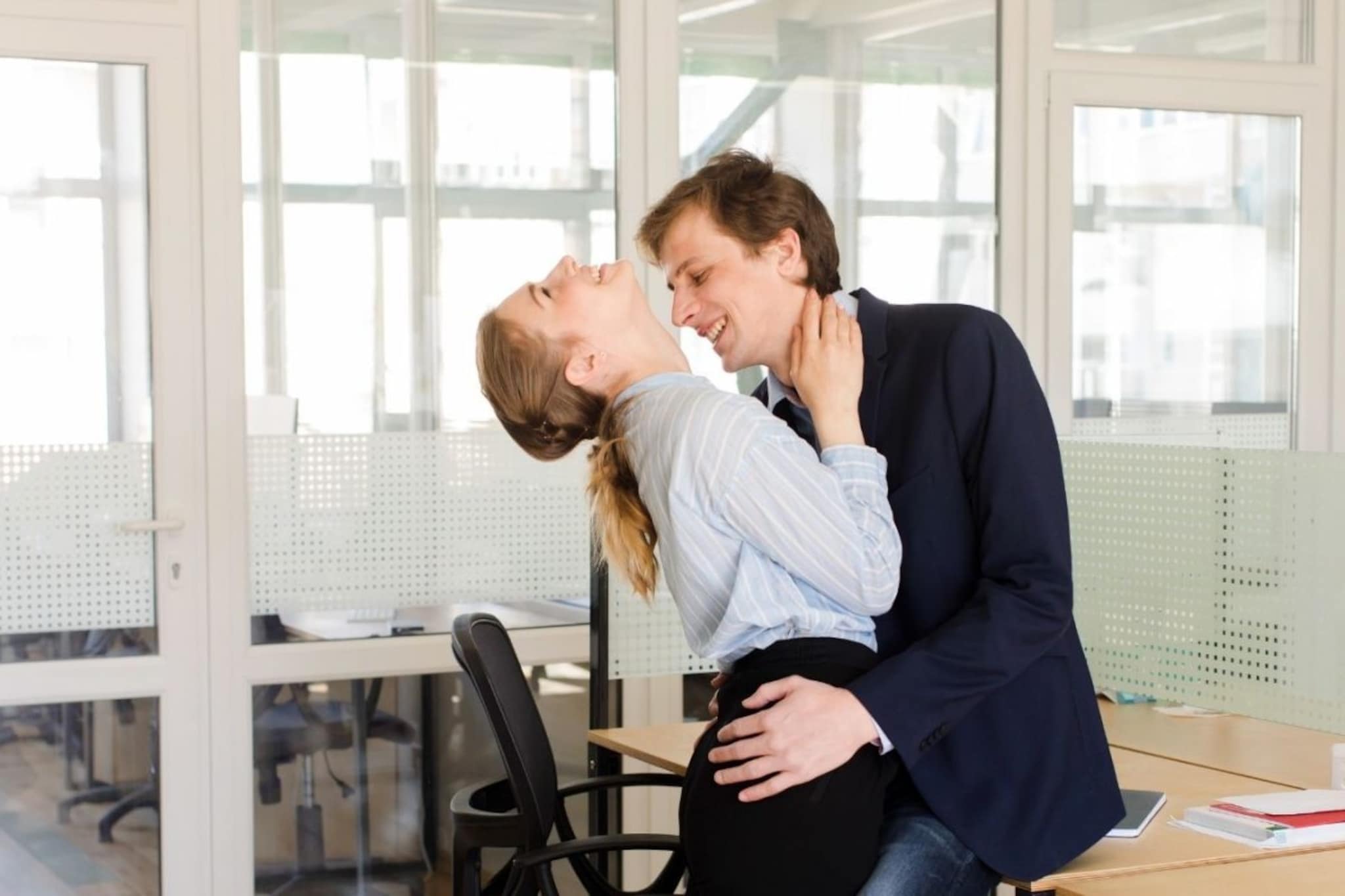 35 ते 40 वयोगटातील महिलांमध्ये एक्स्ट्रा मॅरिटल अफेअर का सुरु होतं?