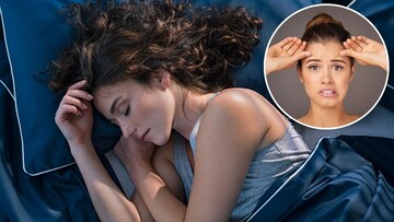 ब्युटी स्लिप बनू शकते चेहऱ्यावरच्या सुरकुत्यांचं कारण! तुम्ही चुकीच्या पद्धतीनं तर झोपत नाही ना?