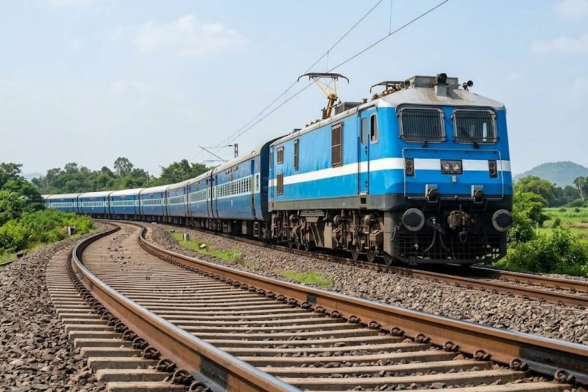 पाऊस, ऊन आणि वारा असूनही रेल्वे रुळांना गंज का लागत नाही? लोखंडी असूनही चकाकणाऱ्या रुळांमागचं 'हे' आहे Science