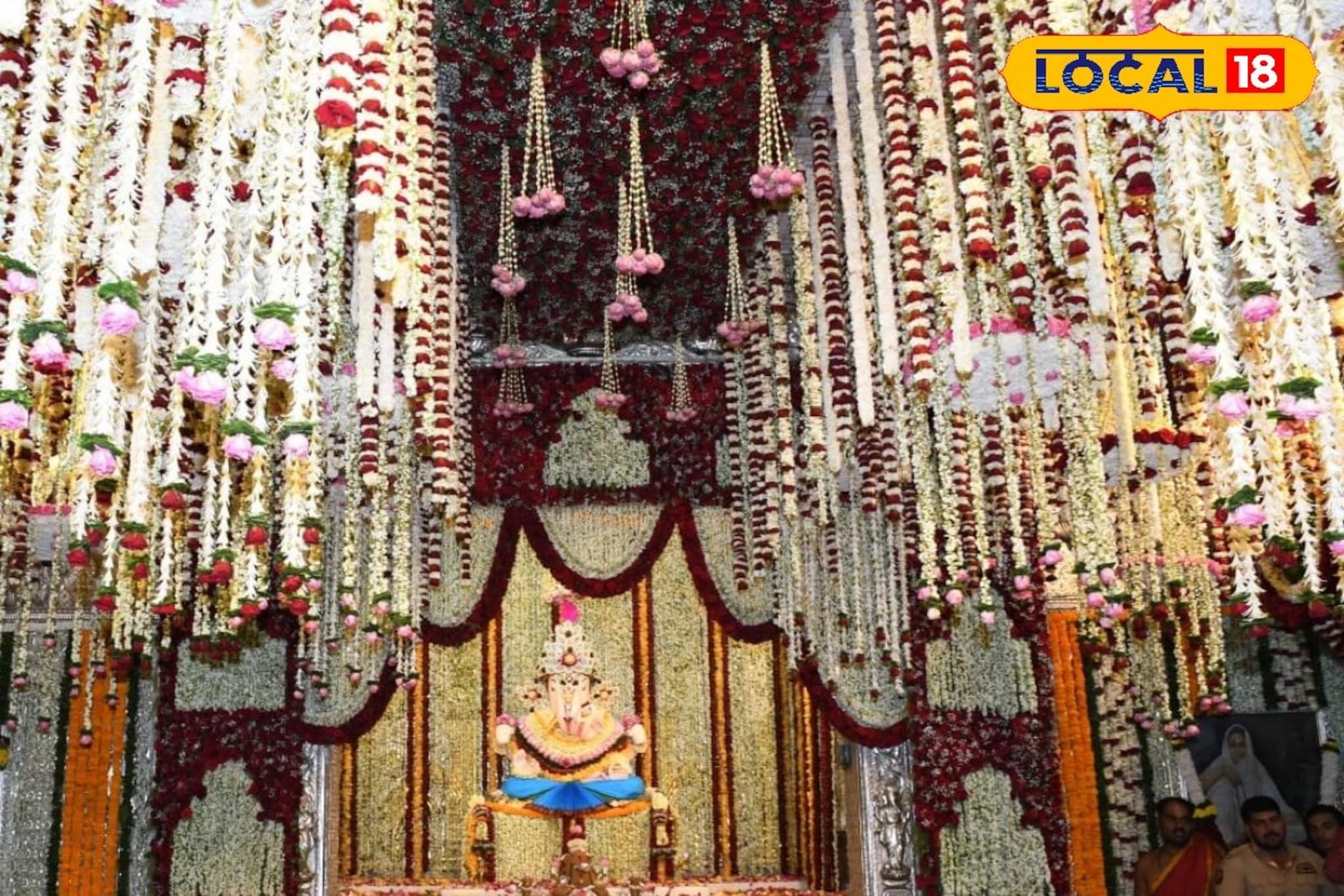 मोगरा महोत्सवानिमित्त सजले दगडूशेठ हलवाई गणपती मंदिर, 51 लाख सुवासिक फुलांचे अर्घ्य अर्पण, Video 