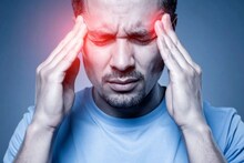 Headache : रोज डोकं दुखतंय? मग सावधान शरीर देतंय 'या' आजाराचे इशारे, दुर्लक्ष करणं पडू शकतं महागात