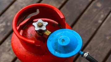 LPG Cylinderवर किती टॅक्स लागतो? GST हटवल्यावर किती स्वस्त मिळेल? एकदा पाहाच LPG Cylinderवर किती टॅक्स लागतो? GST हटवल्यावर किती स्वस्त मिळेल? एकदा पाहाच