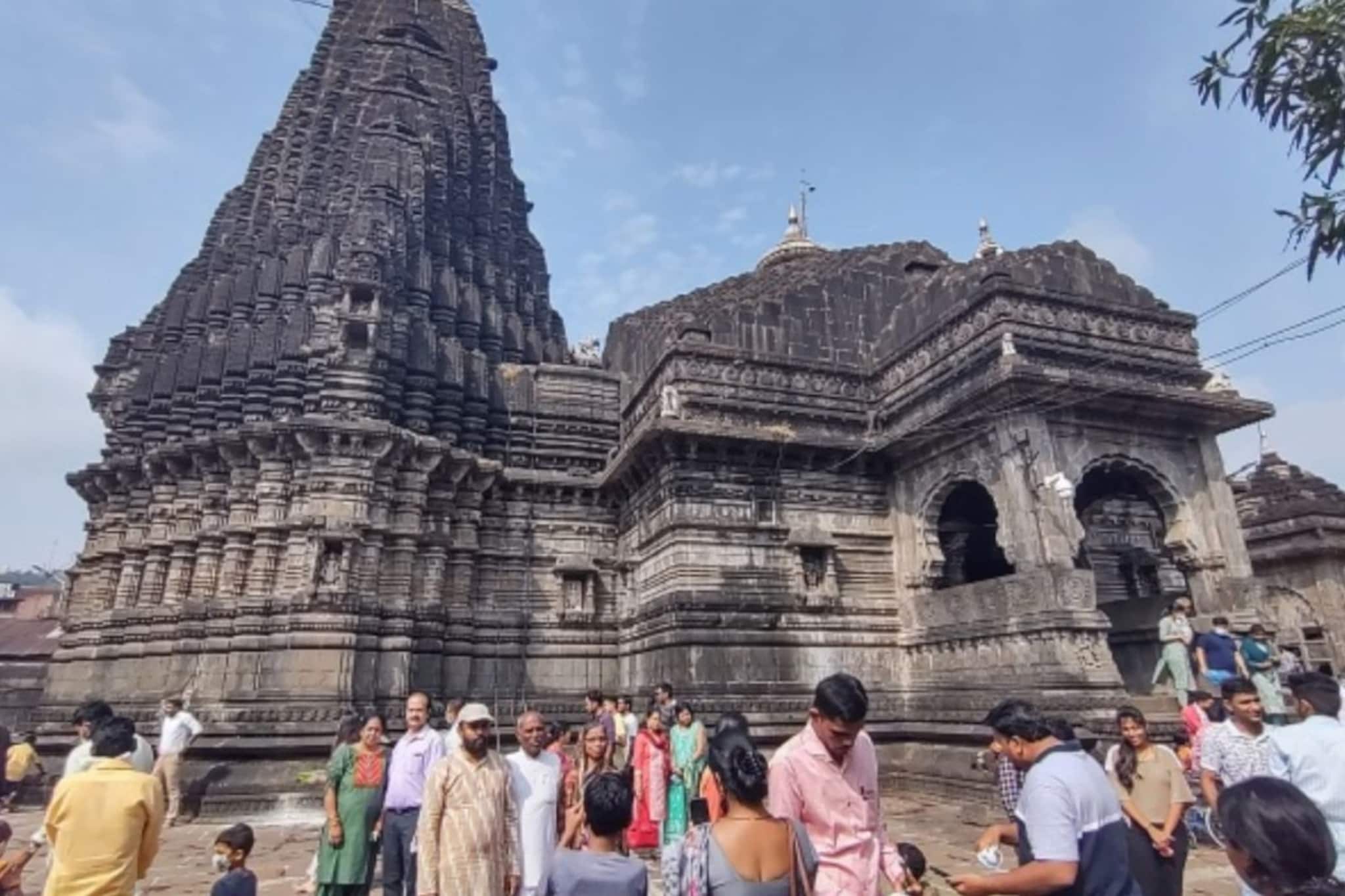 त्र्यंबकेश्वर ज्योतिर्लिंग मंदिरामध्ये दलालांचा सुळसुळाट, दर्शनाच्या नावाखाली भाविकांची लूट