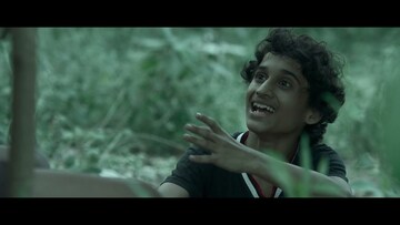 चुकूनही फॅमिलीसोबत पाहू नका महेश मांजरेकरांची 'ही' फिल्म, बोल्ड सीन्समुळे झालेली बॅन चुकूनही फॅमिलीसोबत पाहू नका महेश मांजरेकरांची 'ही' फिल्म, बोल्ड सीन्समुळे झालेली बॅन