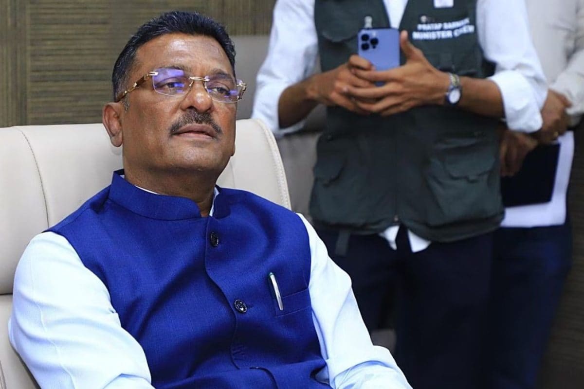 मराठी सक्तीच्या बैठकीत काय काय घडलं? रिक्षा चालक संघटनांची भूमिका काय? सरनाईकांनी सगळं सांगितलं