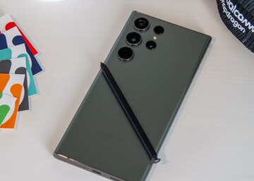 Samsungचा प्रीमियम फोन 25 हजार रुपयांनी झाला स्वस्त! कॅमेरा, बॅटरी सर्व एकापेक्षा एक Samsungचा प्रीमियम फोन 25 हजार रुपयांनी झाला स्वस्त! कॅमेरा, बॅटरी सर्व एकापेक्षा एक