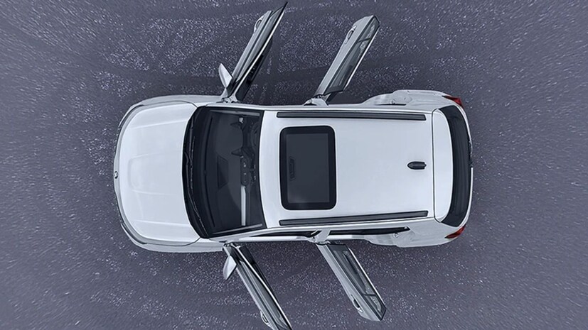 भारतात सध्या स्वस्तात मस्त अशा एसयूव्ही खरेदीचा ट्रेंड सुरू झाला आहे. भारतातील सगळ्याच कार उत्पादक कंपन्यांनी स्वस्तात एसयूव्ही उत्पादनाकडे कल वाढवला आहे. अशातच मार्च महिन्यामध्ये सर्वाधिक एसयूव्ही विक्रीचे आकडे समोर आले आहे. यामध्ये Skoda Kylaq ने सर्वाधिक विक्रीमध्ये अव्वल स्थान पटकावलं आहे. Skoda Kylaq ही एक कमी किंमतीत सेफ्टीमध्ये ५ स्टार रेटिंग मिळवणारी एसयूव्ही ठरली आहे. मागील मार्च महिन्यात Skoda Kylaq च्या 4,670 युनिटची विक्री झाली आहे. भारतात सध्या स्वस्तात मस्त अशा एसयूव्ही खरेदीचा ट्रेंड सुरू झाला आहे. भारतातील सगळ्याच कार उत्पादक कंपन्यांनी स्वस्तात एसयूव्ही उत्पादनाकडे कल वाढवला आहे. अशातच मार्च महिन्यामध्ये सर्वाधिक एसयूव्ही विक्रीचे आकडे समोर आले आहे. यामध्ये Skoda Kylaq ने सर्वाधिक विक्रीमध्ये अव्वल स्थान पटकावलं आहे. Skoda Kylaq ही एक कमी किंमतीत सेफ्टीमध्ये ५ स्टार रेटिंग मिळवणारी एसयूव्ही ठरली आहे. मागील मार्च महिन्यात Skoda Kylaq च्या 4,670 युनिटची विक्री झाली आहे.