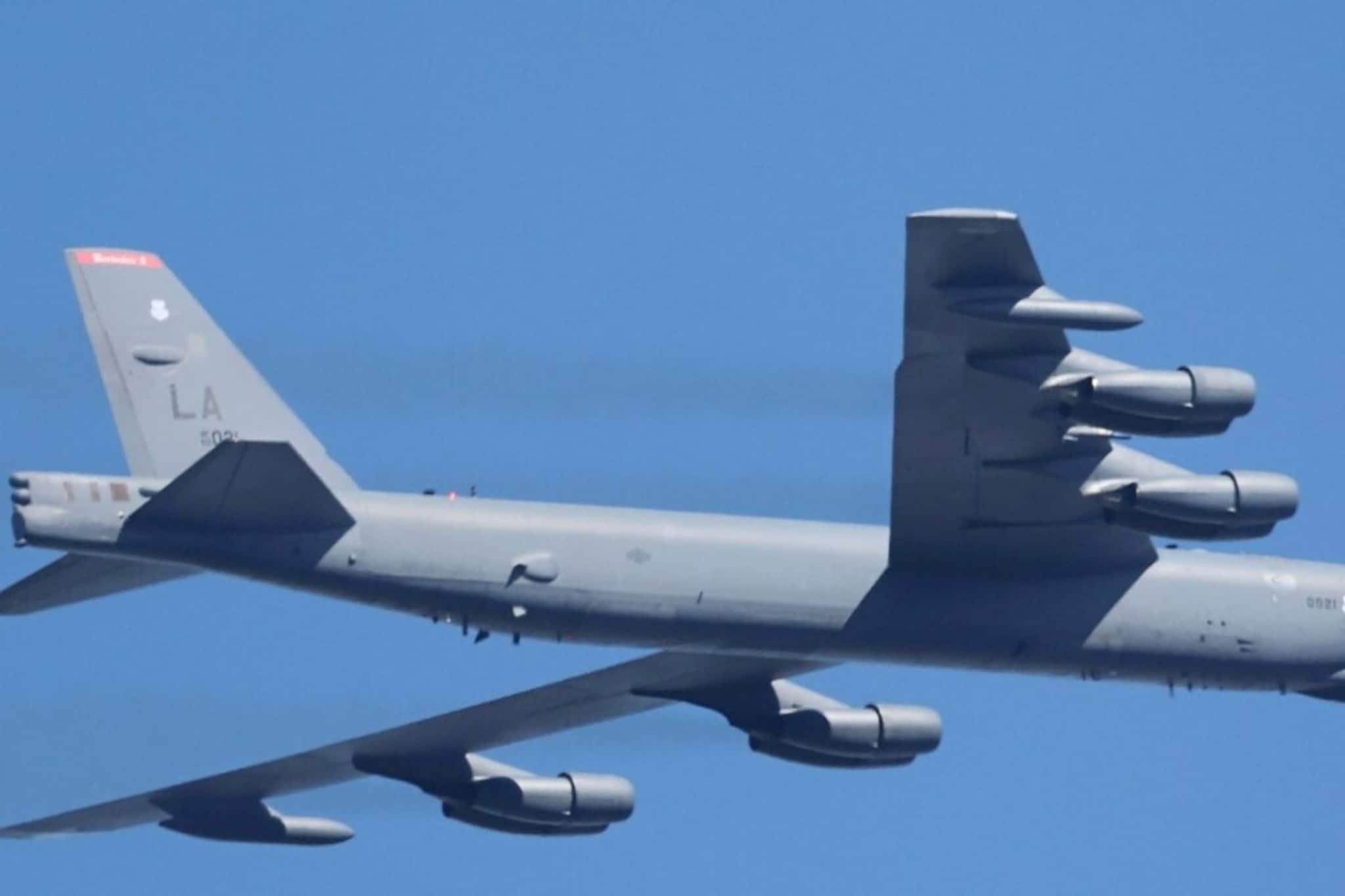 काळजाचा ठोका चुकला! अमेरिकेची विध्वंसक विमाने एअरबेसवरून रवाना, पुढील काही तासात इराणवर सर्वात भीषण हल्ला