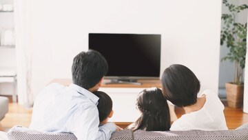 तुमच्या TVचा रिमोट प्रशासनाच्या हाती! 2 तास पाहताच येणार नाही, या वेळेत राहणार बंद; कारण काय? तुमच्या TVचा रिमोट प्रशासनाच्या हाती! 2 तास पाहताच येणार नाही, या वेळेत राहणार बंद; कारण काय?