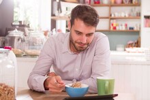 Healthy Breakfast : रोज सकाळी 'हा' खास नाश्ता करा, 80 व्या वर्षापर्यंत तंदुरुस्त राहतील हाडं! सोपी आहे रेसिपी