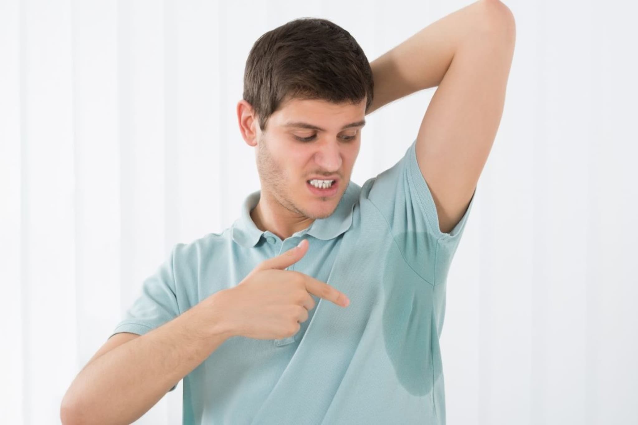 Health Tips : डिओड्रंटनं घामाचा वास लपवण्यापेक्षा शोधा घामाचा वास बदलण्याचं कारण, घामामुळे कळतात शरीरातले बदल 